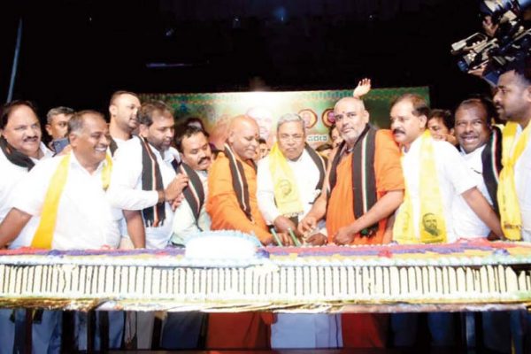 Siddu greeted with 75 kg cake...