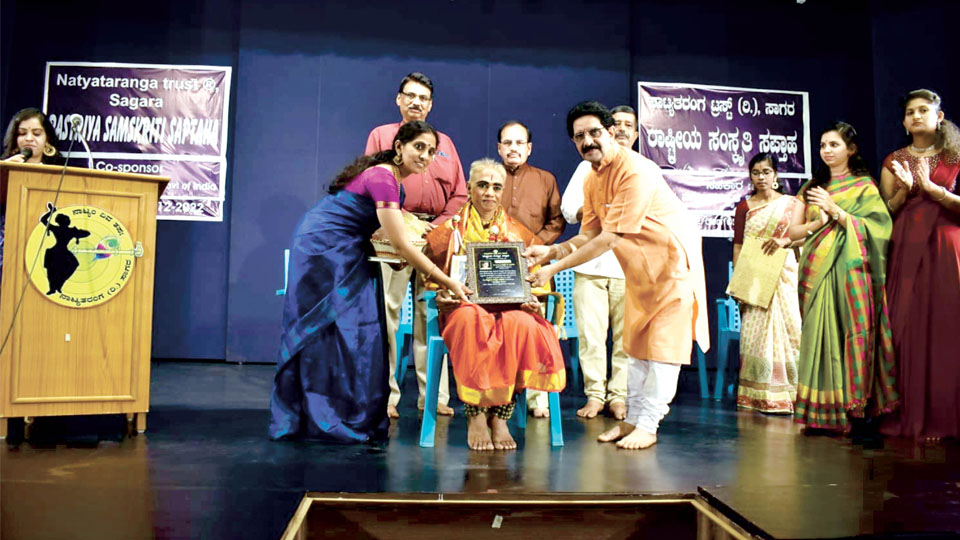 Samskritika Sarathi award presented