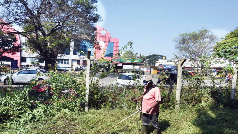 Precast parking lot near bus stand: A welcome move