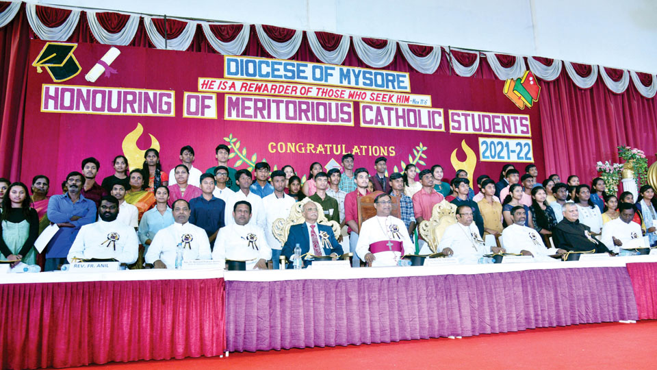Mysore Diocese felicitates Catholic toppers