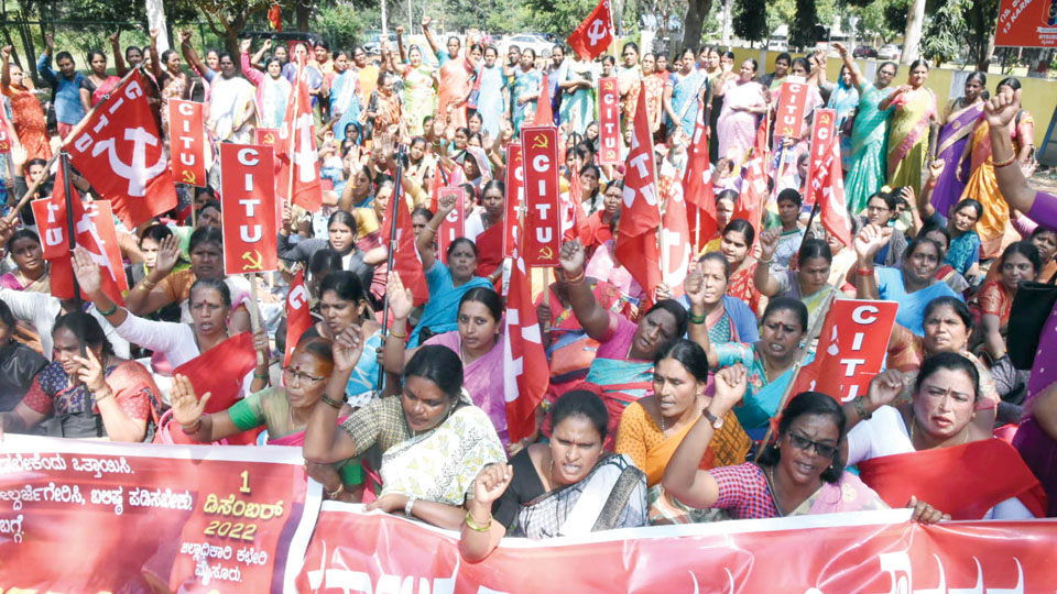 Anganwadi workers seek fulfilment of demands
