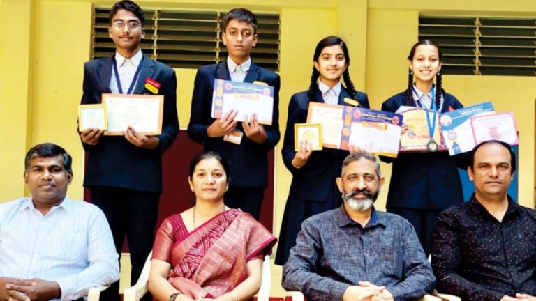 Prize-winning students of Inter-School Contests - Star of Mysore