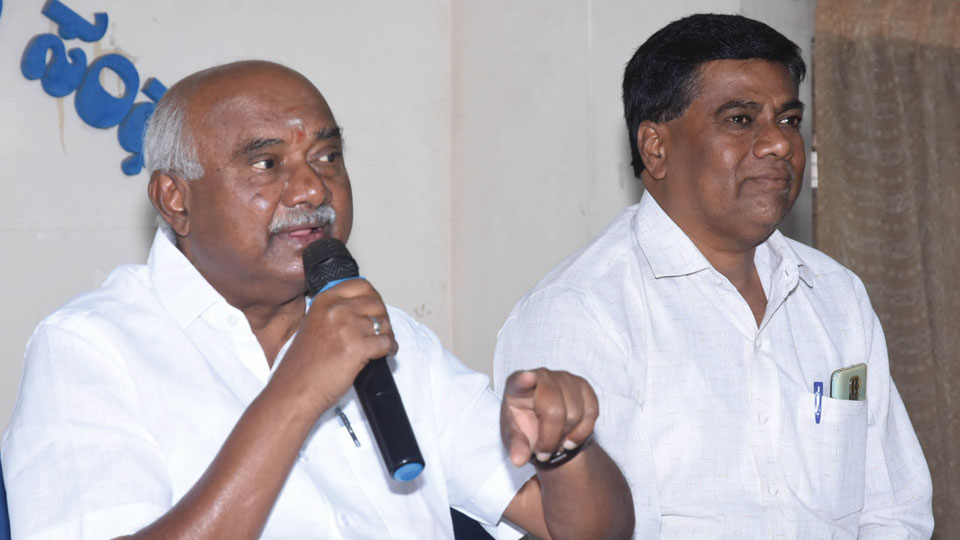 Sreenivasa Prasad is king of defection: Vishwanath