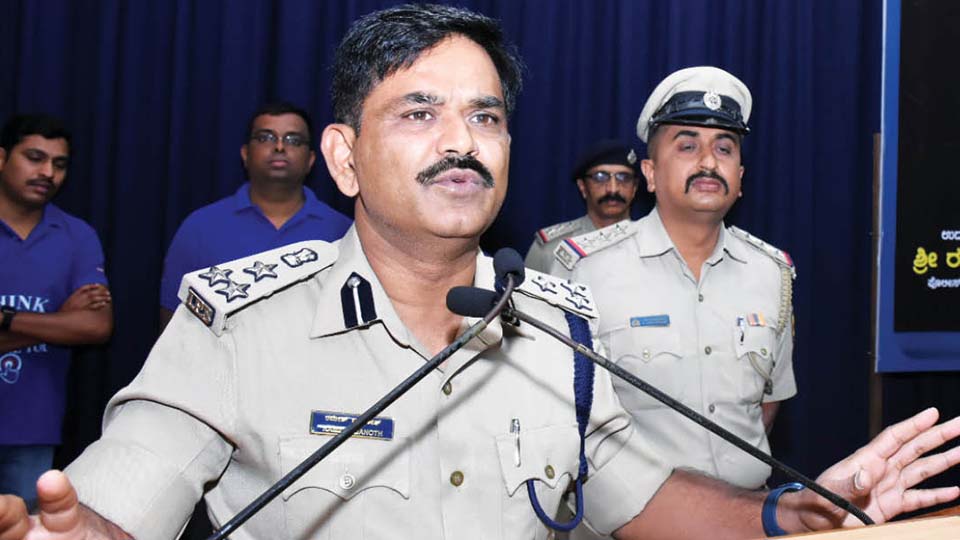 Cops interact with students on cyber crimes