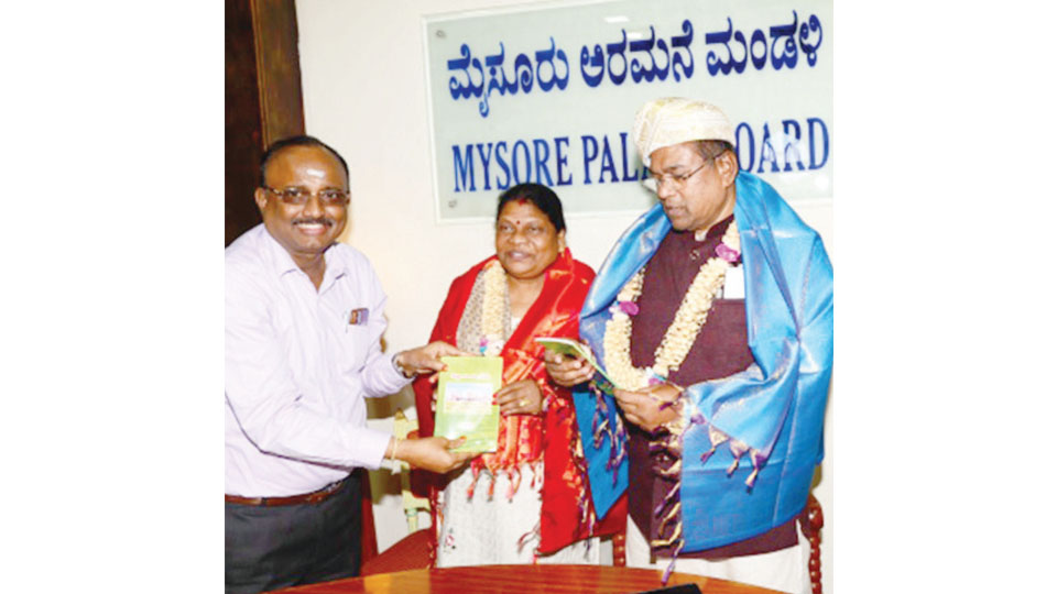 Kulaste family visits Mysore Palace