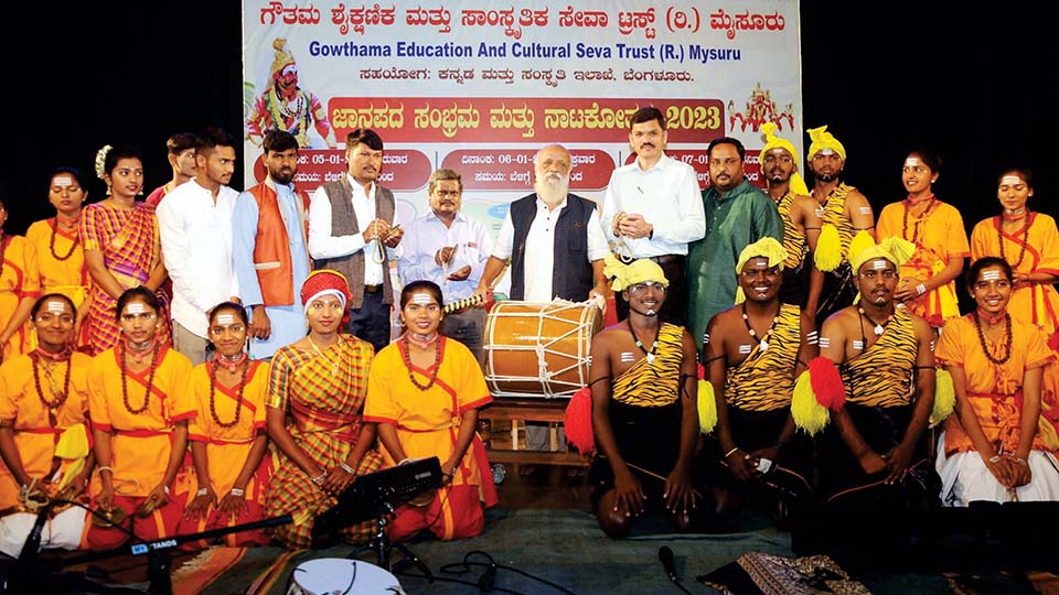 Folk and theatre festival at Kiru Rangamandira