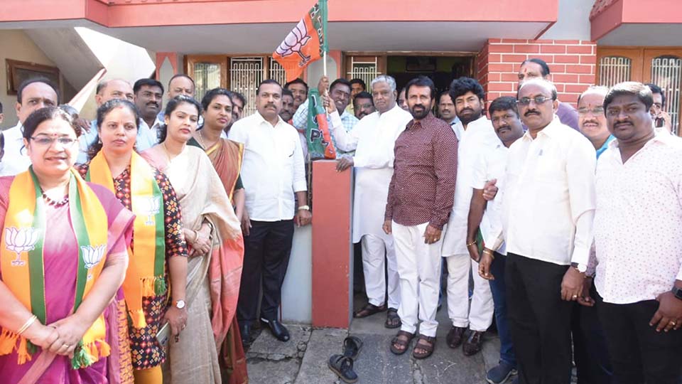 MP Sreenivasa Prasad launches BJP’s ‘Booth Vijaya’ Campaign in city