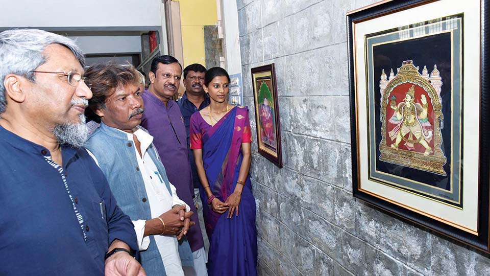 Week-long traditional painting expo begins