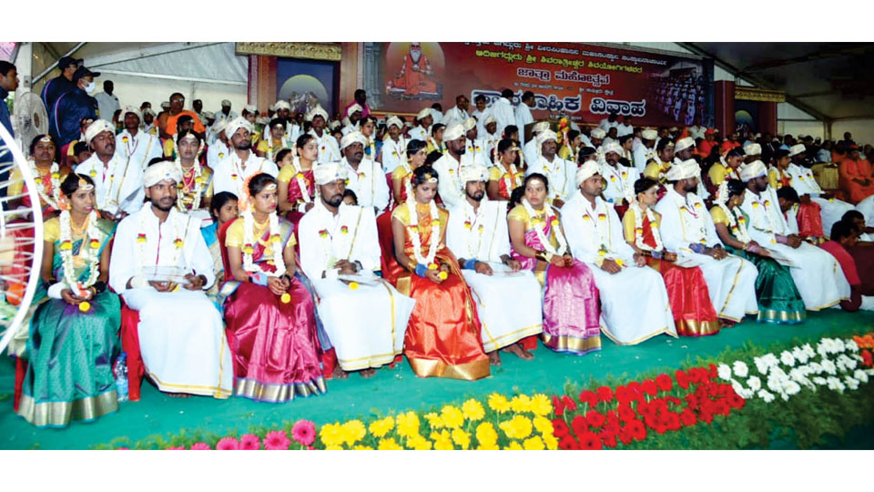 Suttur Jatra: 115 couples tie knot at mass marriage