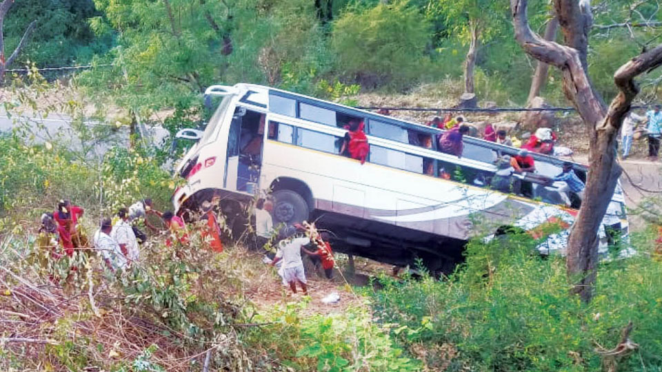 15 Gujarat tourists injured as bus rolls into gorge in MM Hills