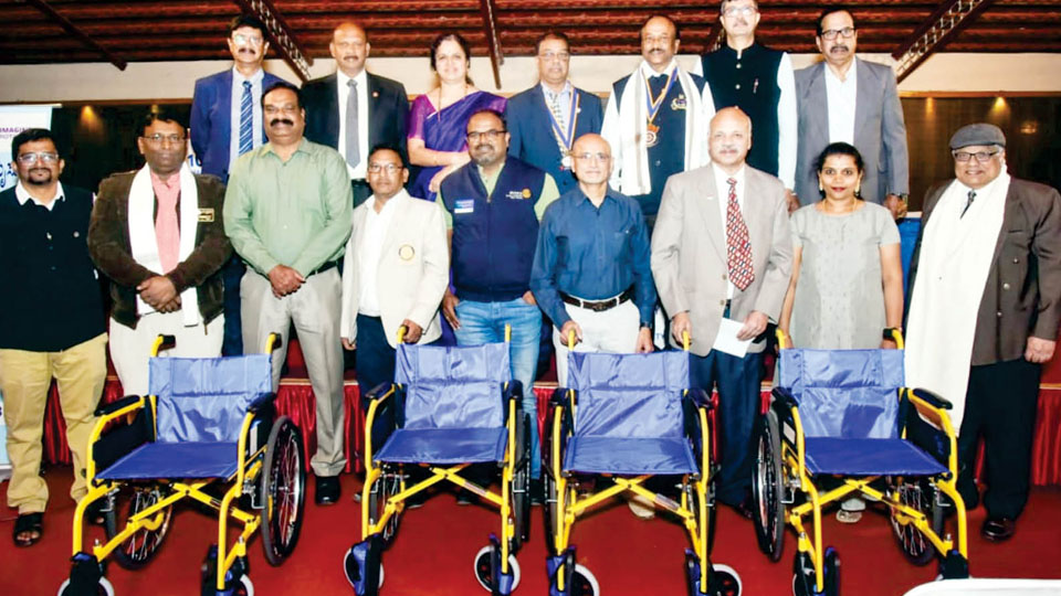 Rotary Ivory City donates  wheelchairs