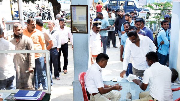 Rush at Police Stations to pay traffic penalties - Star of Mysore