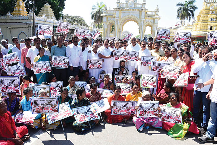 Kongres memimpin kehebohan besar-besaran terhadap pernyataan Menteri tentang Siddharamaiah