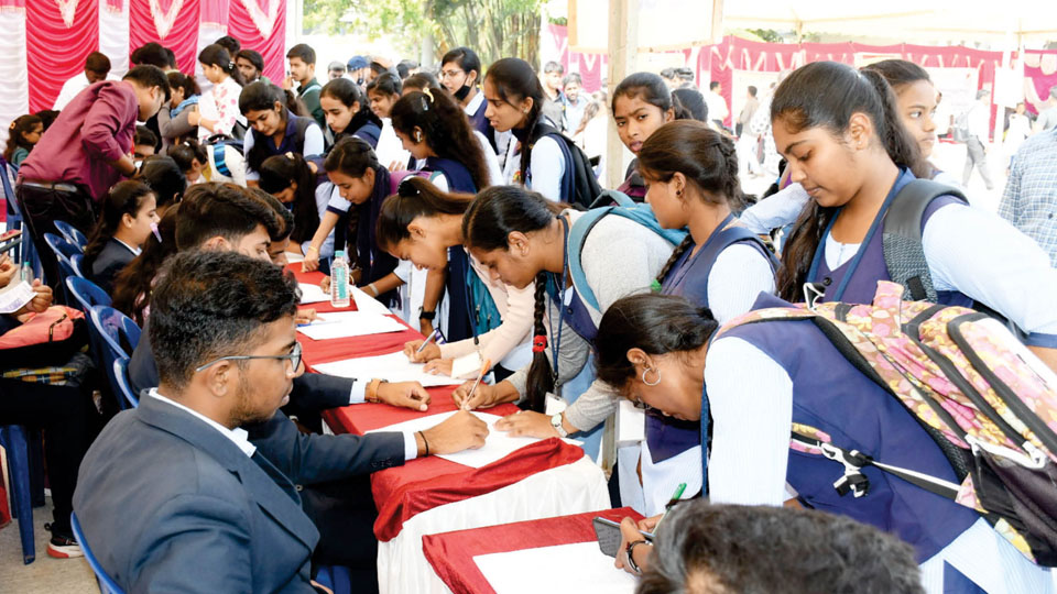 Over 4,000 aspirants attend Job Mela at Exhibition Grounds