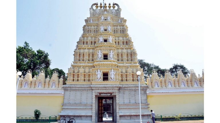 Now Entry To Mysore Palace Temples Streamlined Star Of Mysore   News 5 1 Mysore Palace Temple Premises 768x432 