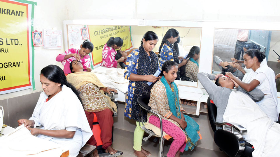 Women jail inmates become assistant beauty therapists