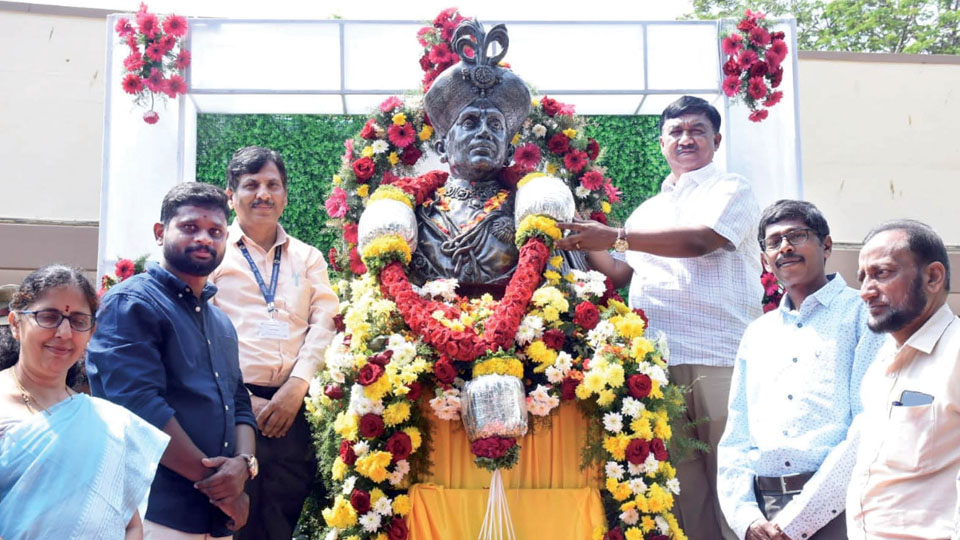 Nalwadi Krishnaraja Wadiyar’s bust unveiled at MPVL