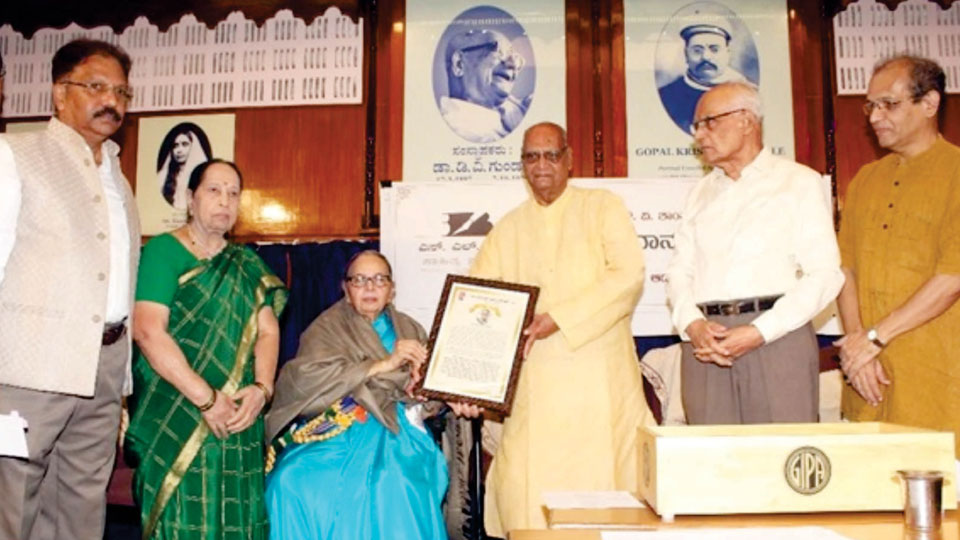 First S.L. Bhyrappa Sahitya Pratisthana Award presented to critic Prof. L.V. Shantakumari
