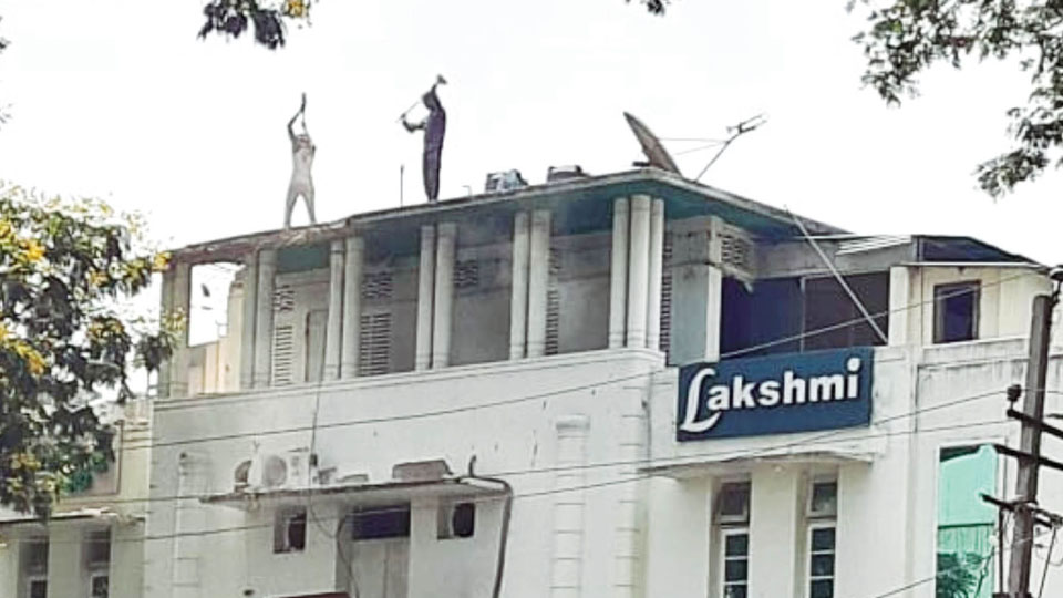 Dismantling of Lakshmi Talkies begins