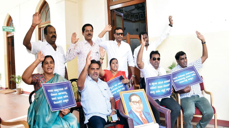 MCC Standing Committees ‘Headless’: Cong., JD(S) Corporators stage separate protests
