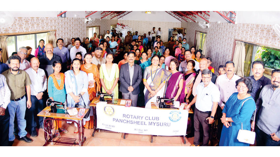 Rotary Panchsheel distributes sewing machines to empower women