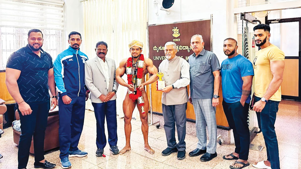 <strong>Wins gold in All India Inter-Varsity Best Physique Championship</strong>