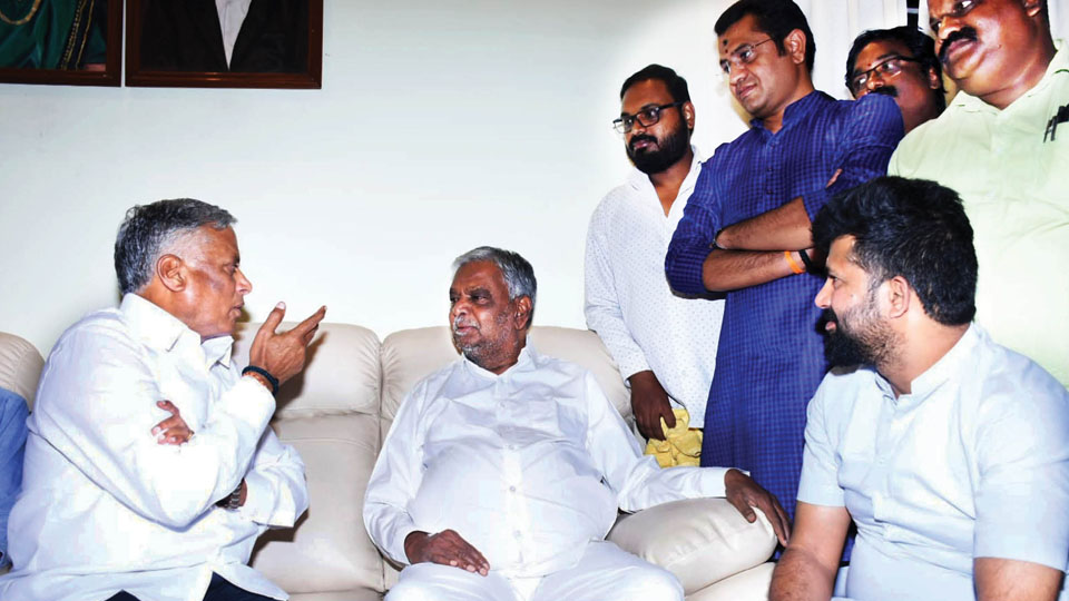 Varuna BJP candidate Somanna calls on Suttur Seer, Sreenivasa Prasad