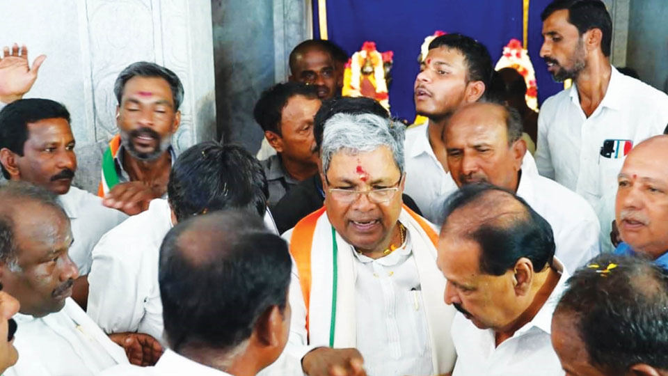 Former CM Siddharamaiah goes on temple run before filing nomination