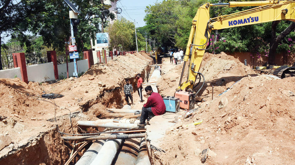 Paramahamsa Road in Yadavagiri closed for laying water pipeline