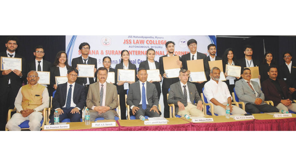 Winners of 20th Natl. Corporate Law Moot Competition