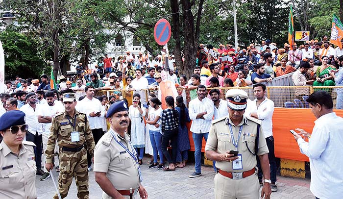 Modi visit Cops ensure crowd control