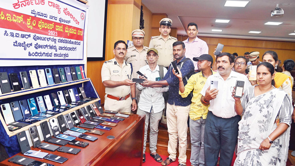 City Police trace 115 lost mobile phones