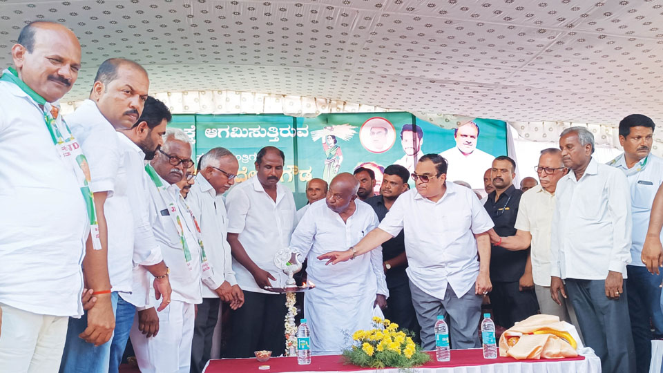 H.D. Deve Gowda appeals people to elect JD(S) candidate from T. Narasipur