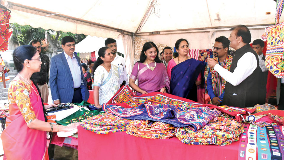 10-day Gujarat Handicrafts Utsav begins