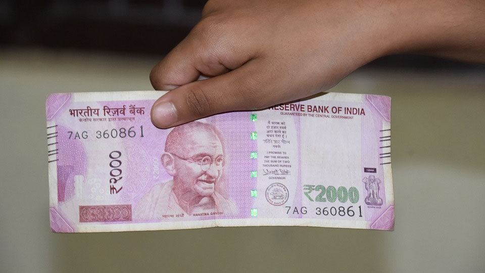 Rs. 2,000 notes exchange woes in SBI