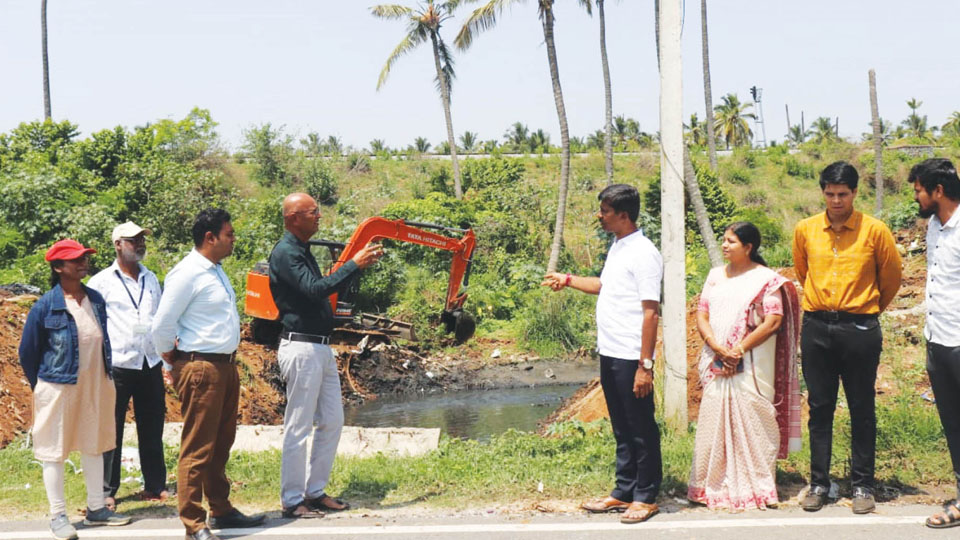 Cleaning of Raja Kaluves, big drains begin