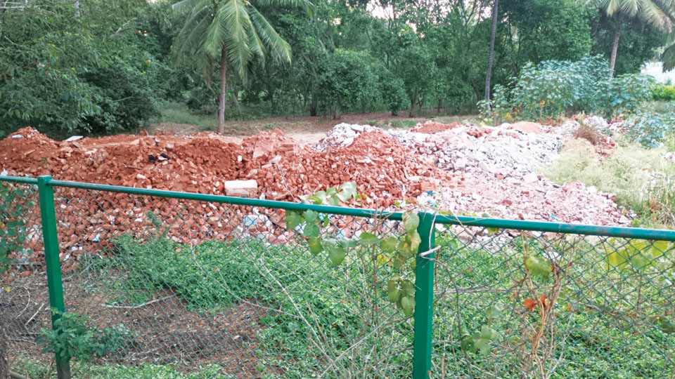 ‘Laxity’ of Horticulture Dept. costs half-acre-land