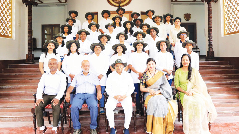 Governor flags off Nursing team to Himalayas