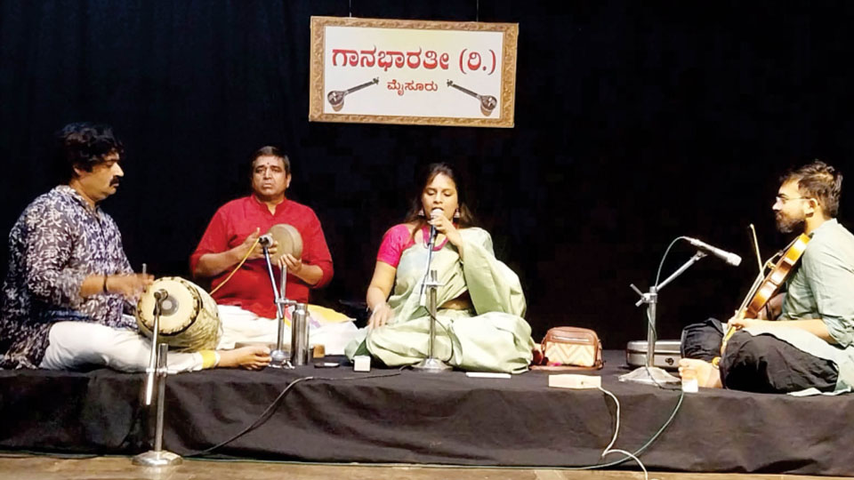Vidu. Sriranjani Santanagopalan performs at Ganabharathi