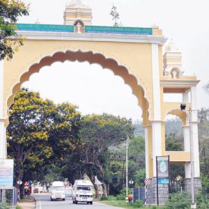 Govt. plans ban on private vehicles to Hill