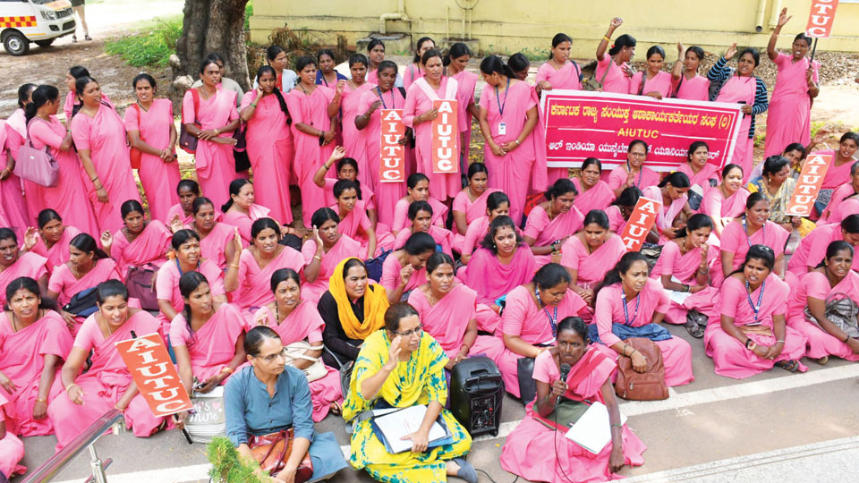 ASHA workers protest assault on colleague