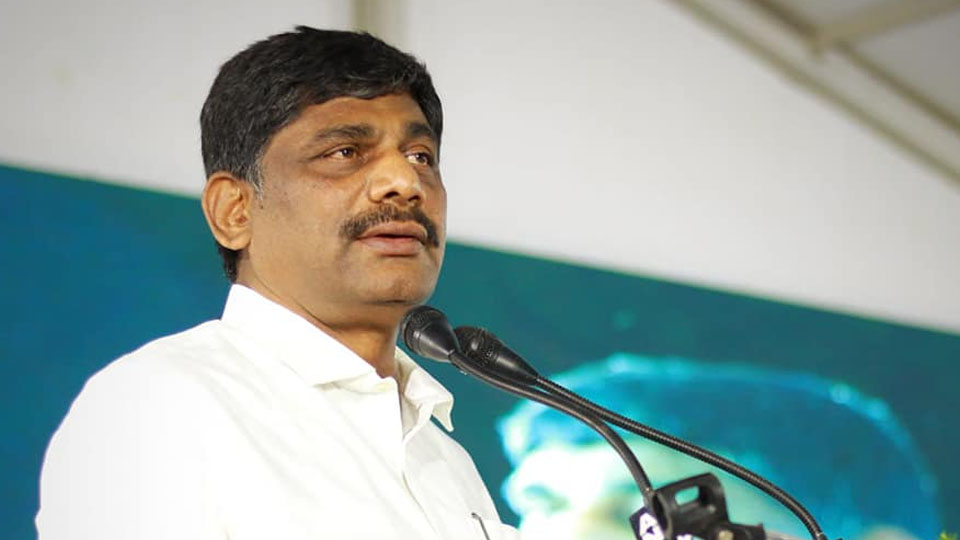 Cong. MP D.K. Suresh to retire from politics?