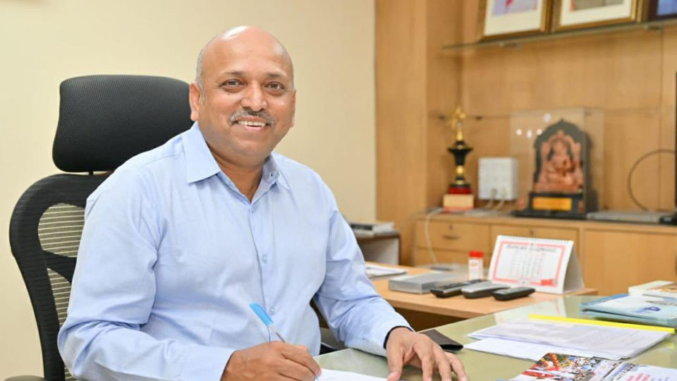 Hemanth Nimbalkar takes charge as Info Department Commissioner