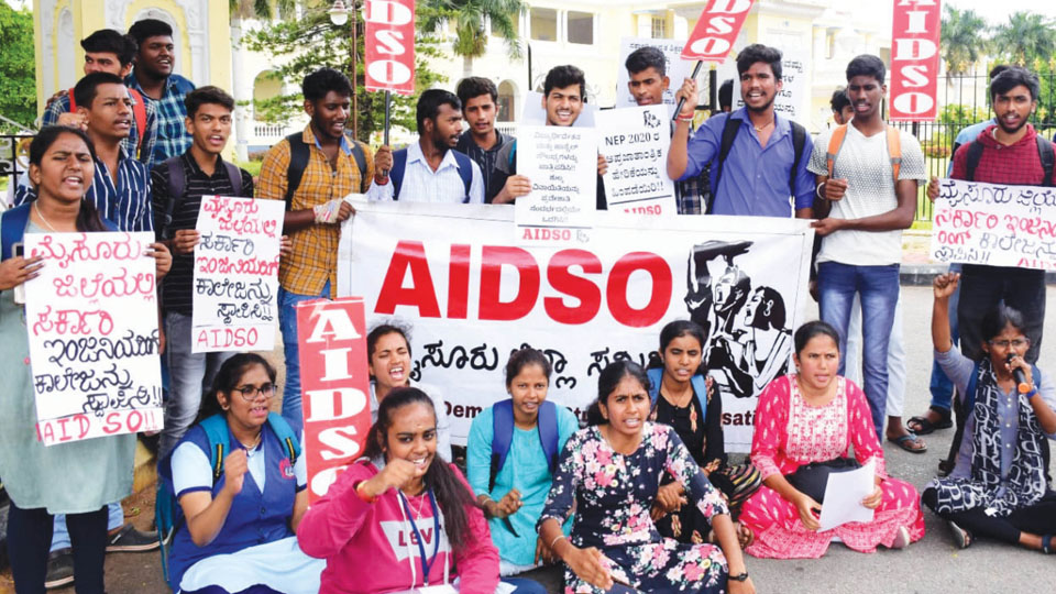 AIDSO stages protest, demands withdrawal of NEP