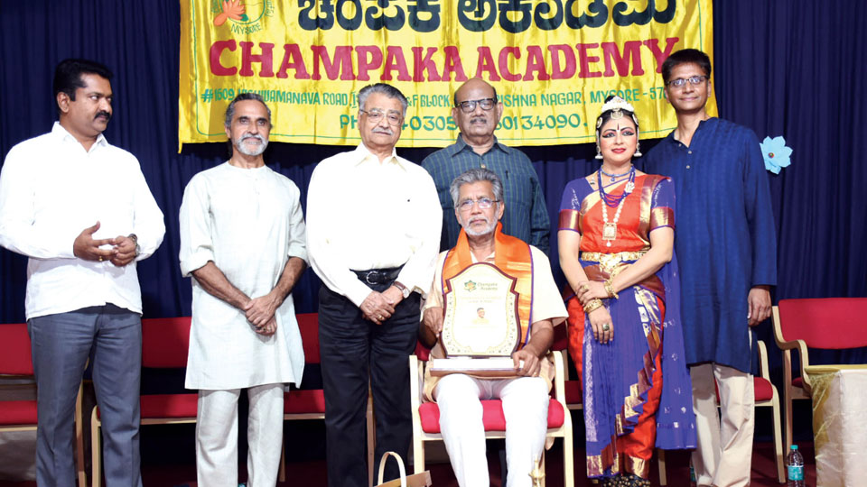 Champaka Kala Ratna Award presented to Ganjifa artist Raghupathi Bhat, Yogacharya Sudesh Chand