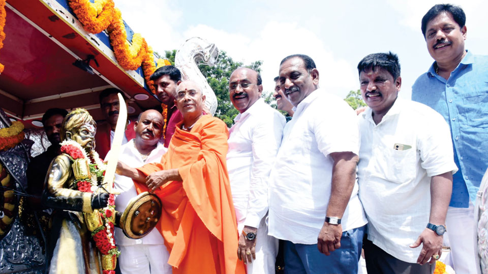 Grand celebration of Kempegowda Jayanti on June 27: Publicity vehicle flagged off