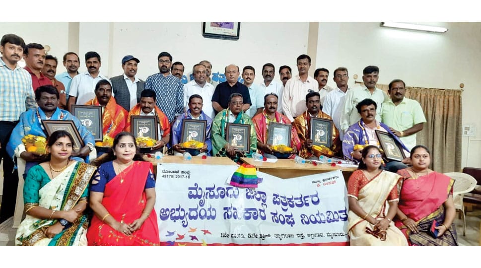 Annual awards, Yeshasvini health smart cards presented to scribes