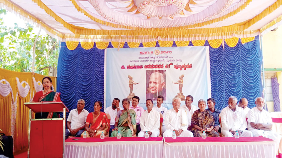 Beneficiaries remember Devaraj Urs with gratitude on his 41st death anniversary