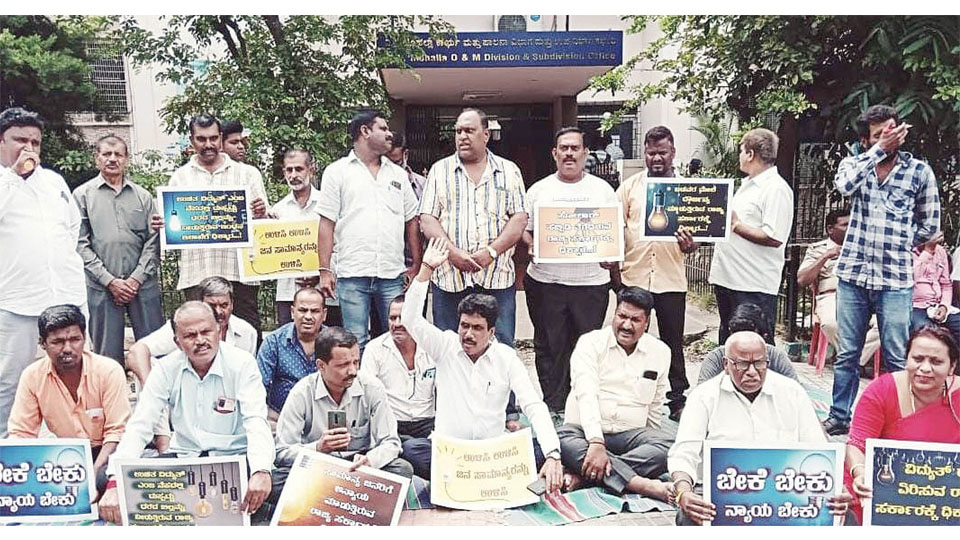 JD(S) stages protest against power tariff hike