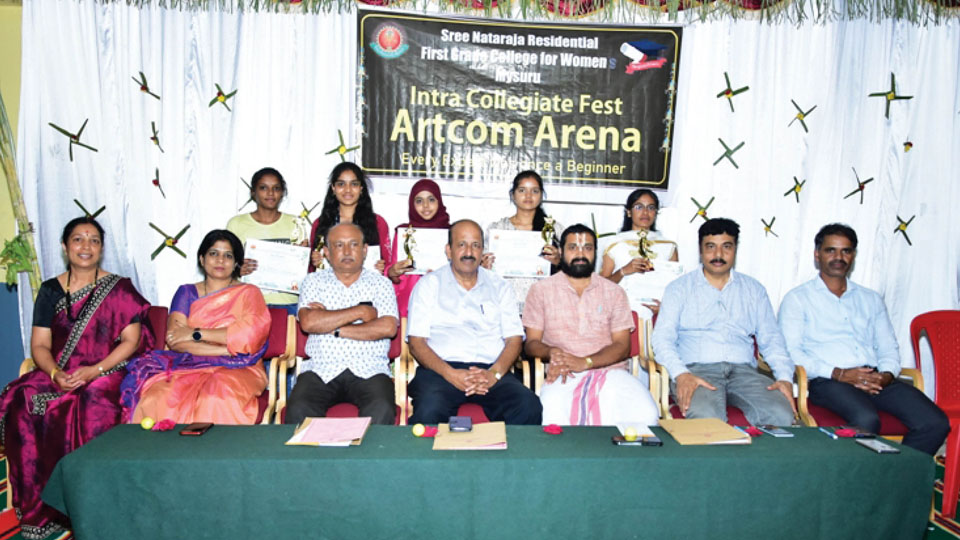 Prize-winners of ‘Art-Com Arena’